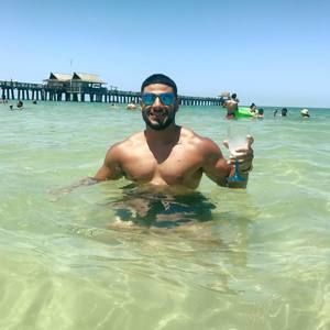 Meet your Posher, Carlos